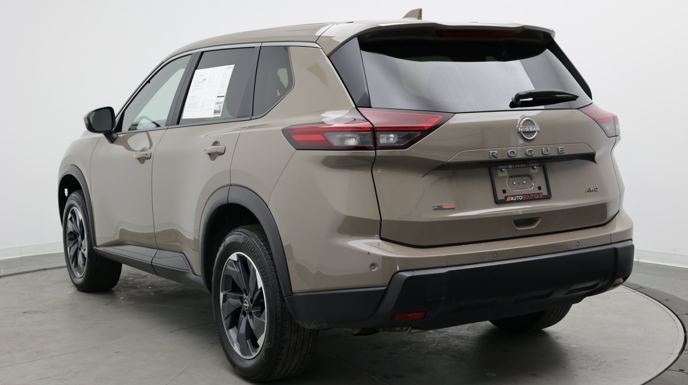 Used 2025 Nissan Rogue SV AWD/4WD image 5