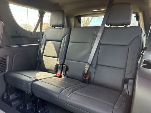 Used 2025 Chevrolet Suburban Z71 image 15