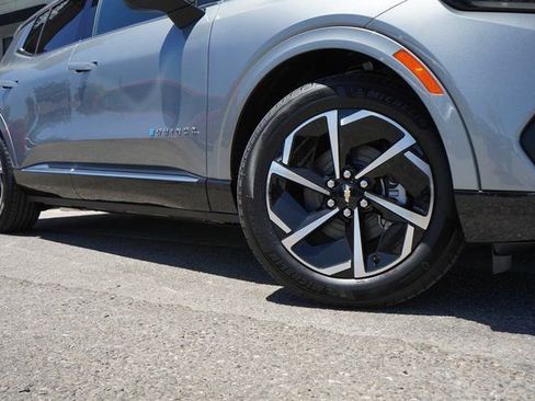 New 2025 Chevrolet Equinox EV LT image 10