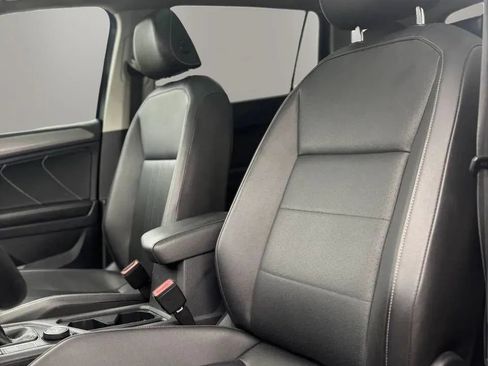 Used 2022 Volkswagen Tiguan SE w/ Panoramic Sunroof Package AWD/4WD image 11