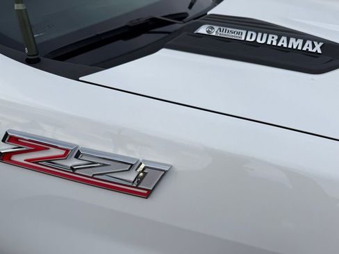 Used 2024 Chevrolet Silverado 2500 LTZ w/ LTZ Convenience Package image 8