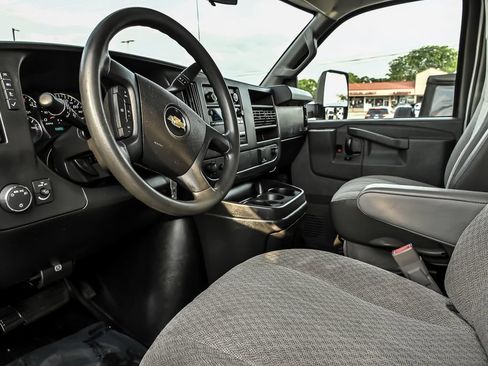 Used 2018 Chevrolet Express 3500 Extended w/ Power Convenience Package RWD image 10