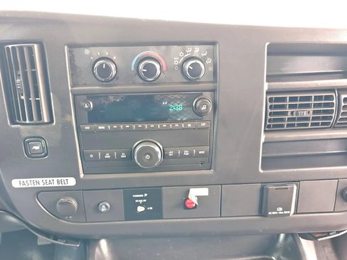 Used 2017 Chevrolet Express 2500 RWD image 17
