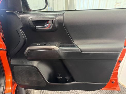 Used 2017 Toyota Tacoma TRD Off-Road image 19