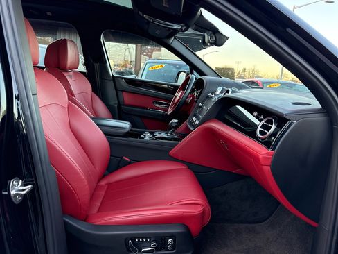Used 2019 Bentley Bentayga image 30