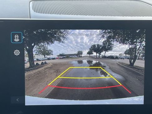 Used 2025 Hyundai Santa Fe SEL image 17