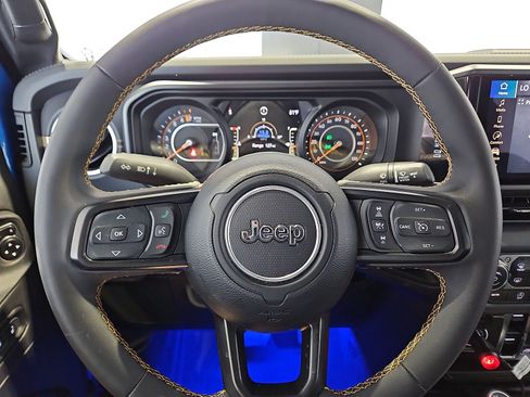 Used 2024 Jeep Gladiator Sport AWD/4WD image 21