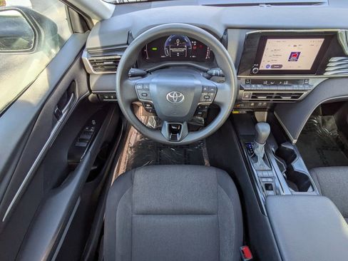 Used 2025 Toyota Camry LE image 14