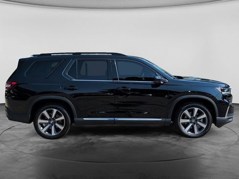 Used 2025 Honda Pilot Touring image 8