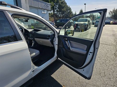 Used 2017 Subaru Forester 2.5i Limited w/ Popular Package #2 image 10