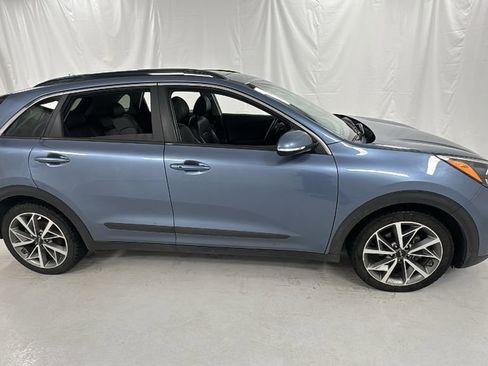 Used 2022 Kia Niro Touring Special Edition image 2