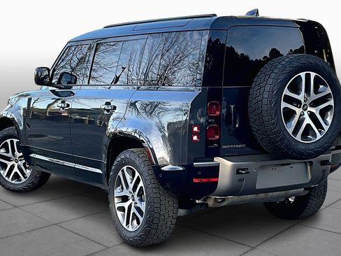 Used 2025 Land Rover Defender 110 X-Dynamic SE image 10