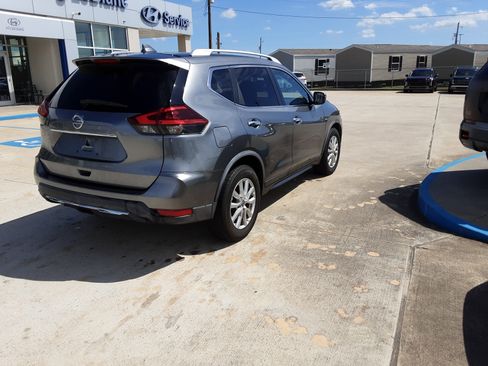 Used 2018 Nissan Rogue SV image 7