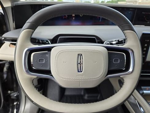 Used 2025 Lincoln Nautilus Reserve AWD/4WD image 33