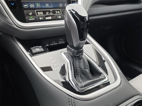 Certified 2025 Subaru Outback Premium image 25