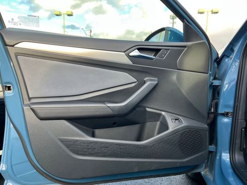 Used 2025 Volkswagen Jetta SE image 21