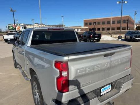 Used 2021 Chevrolet Silverado 1500 RST image 3