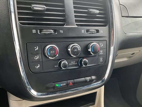 Used 2019 Dodge Grand Caravan SXT image 15