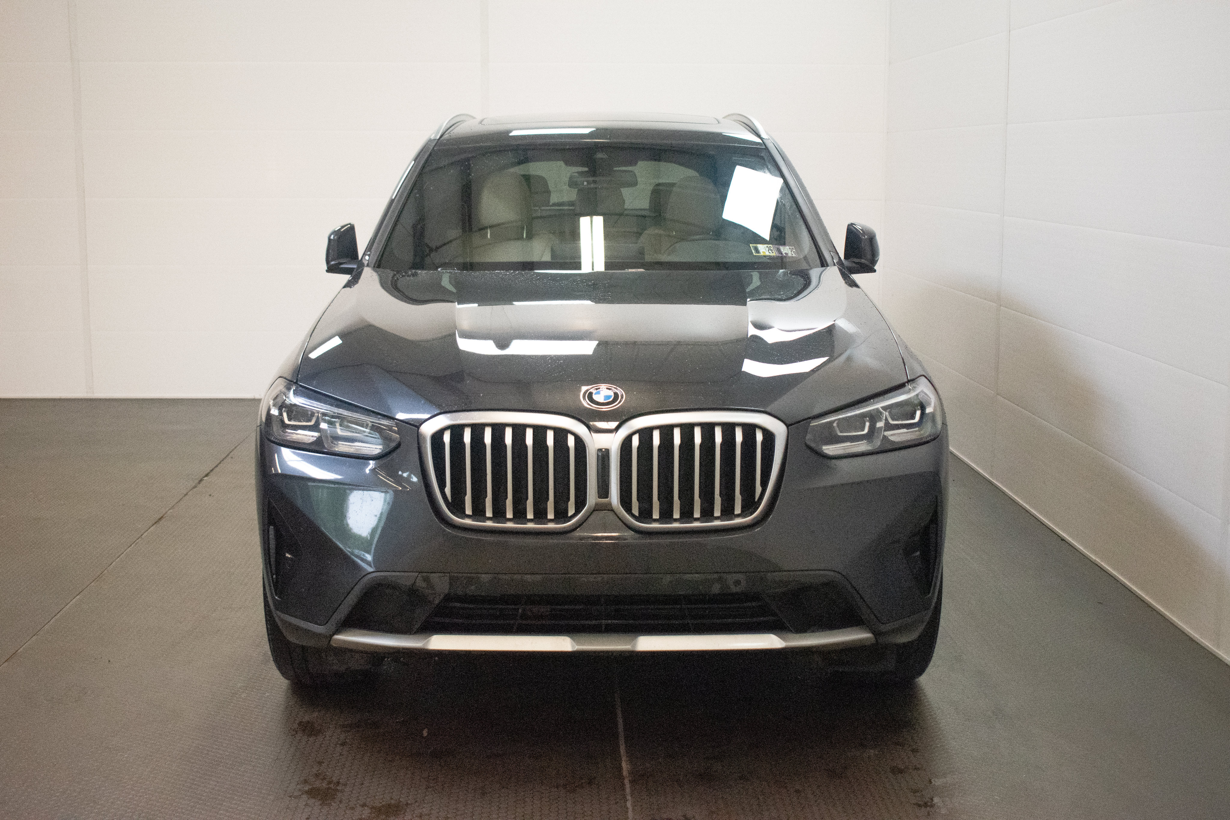 Used 2023 BMW X3 xDrive30i w/ Premium Package AWD/4WD image 2