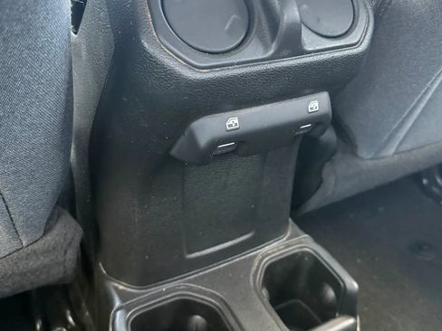 Used 2024 Jeep Gladiator Sport AWD/4WD image 19