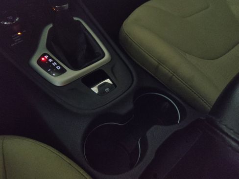 Used 2015 Jeep Cherokee Latitude w/ Cold Weather Group AWD/4WD image 26