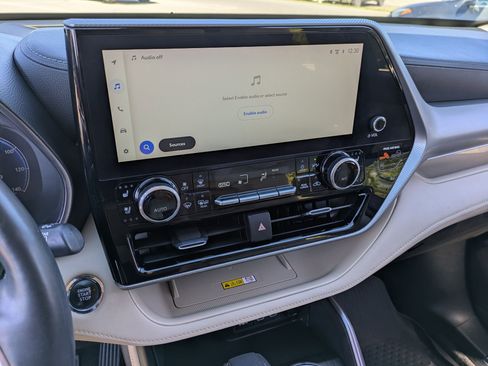 Used 2023 Toyota Highlander image 11