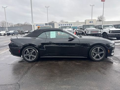 Used 2025 Ford Mustang Premium image 6