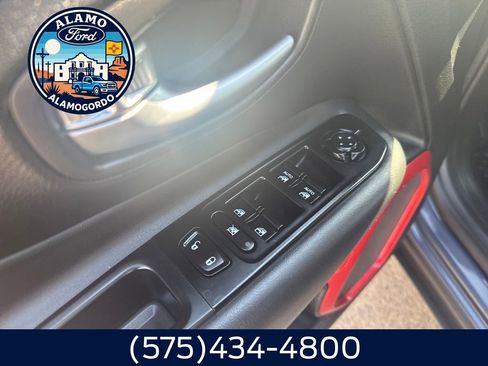 Used 2022 Jeep Renegade Trailhawk image 5