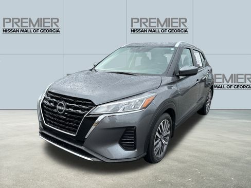 Used 2024 Nissan Kicks SV image 1