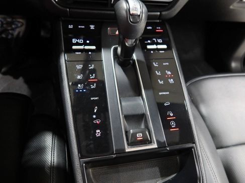 Used 2024 Porsche Macan AWD/4WD image 24