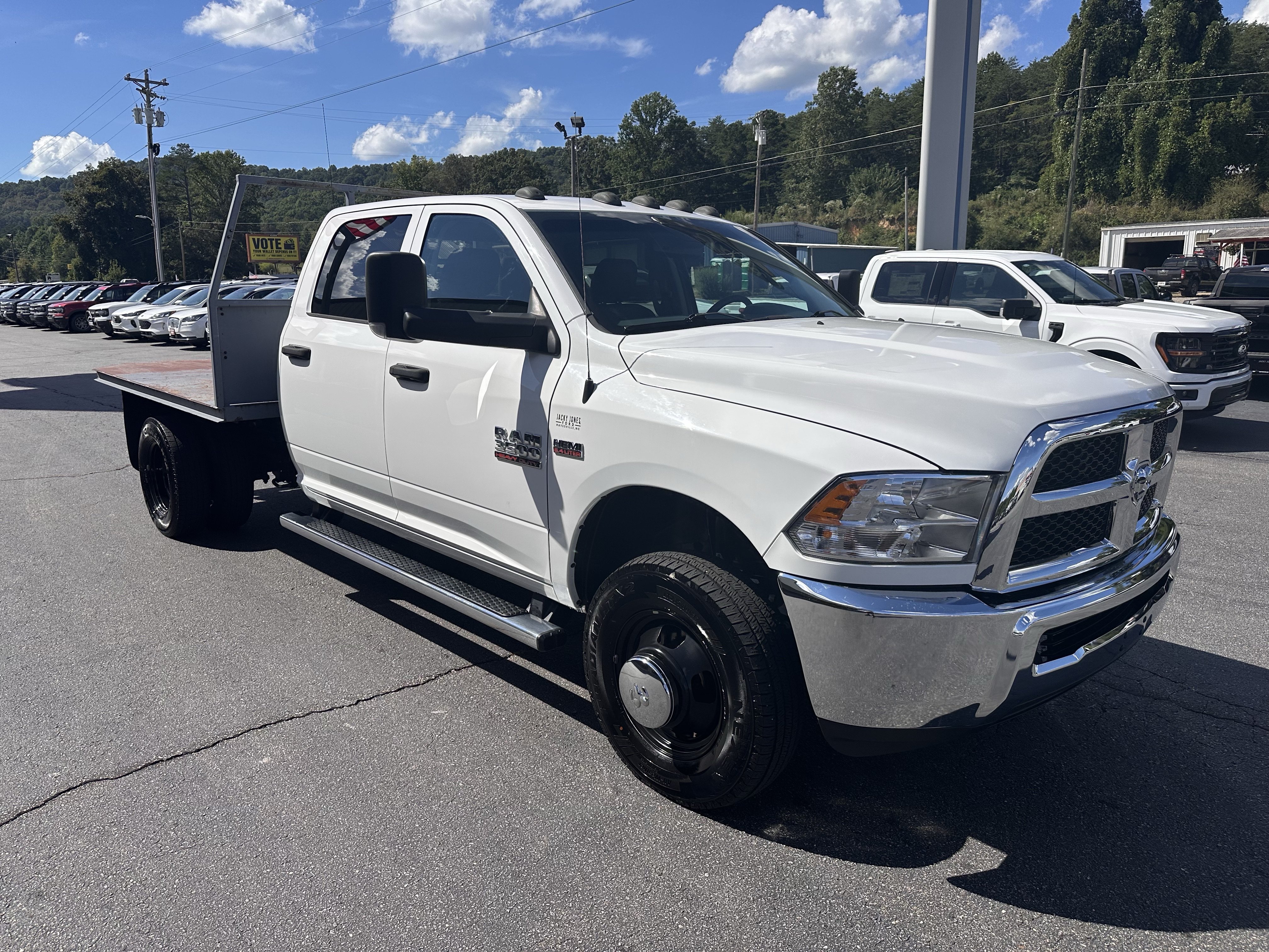 Used 2018 RAM 3500 Tradesman w/ Chrome Appearance Group RWD image 4