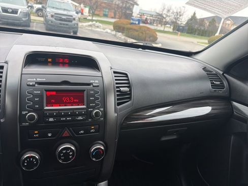 Used 2013 Kia Sorento LX image 24