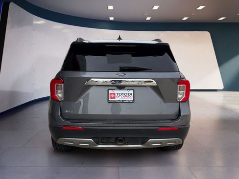 Used 2022 Ford Explorer XLT w/ Equipment Group 202A image 4