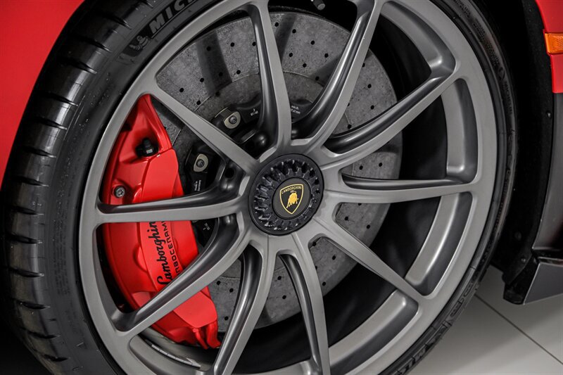 Used 2019 Lamborghini Aventador SVJ AWD/4WD image 29