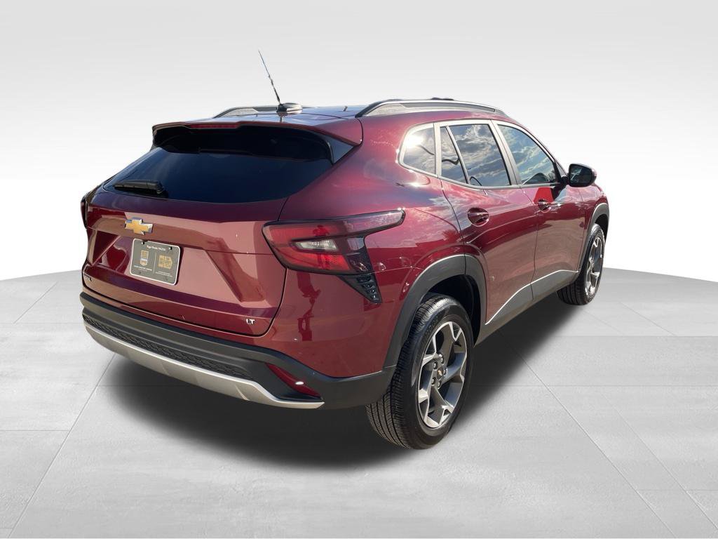Used 2025 Chevrolet Trax LT FWD image 5
