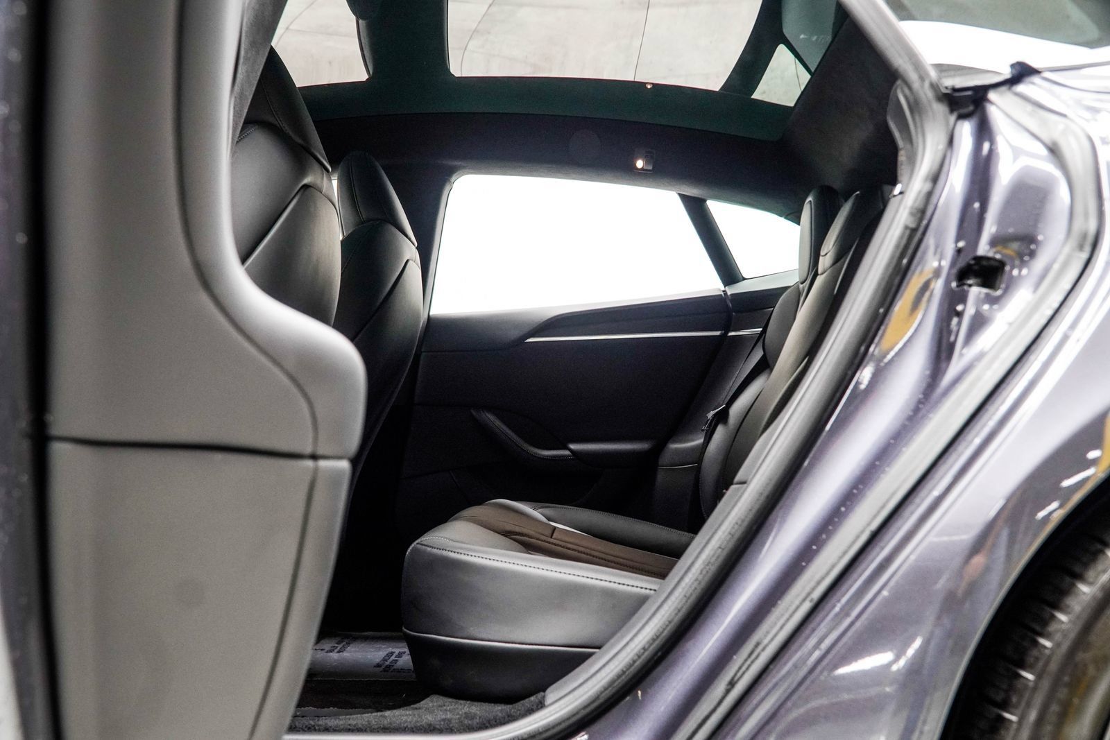 Used 2022 Tesla Model S AWD/4WD image 40