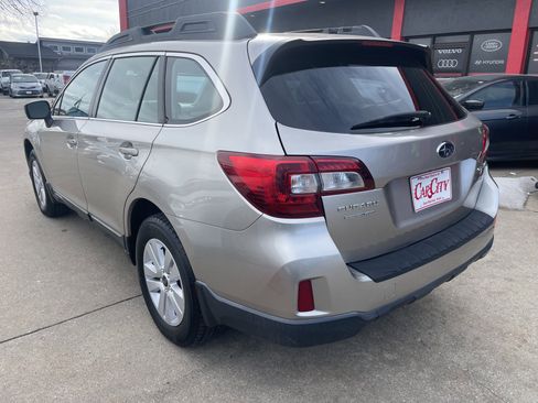 Used 2017 Subaru Outback 2.5i image 3