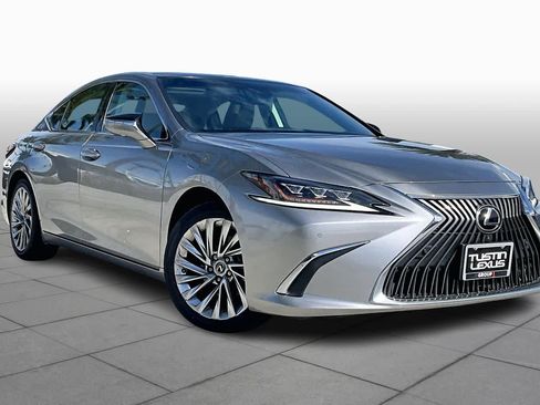 Used 2019 Lexus ES 350 Ultra Luxury w/ Accessory Package image 2