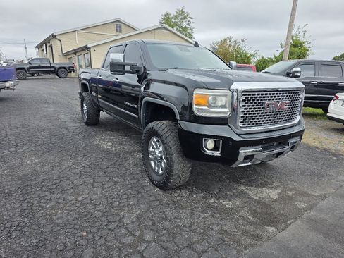 Used 2016 GMC Sierra 2500 Denali w/ Duramax Plus Package image 3