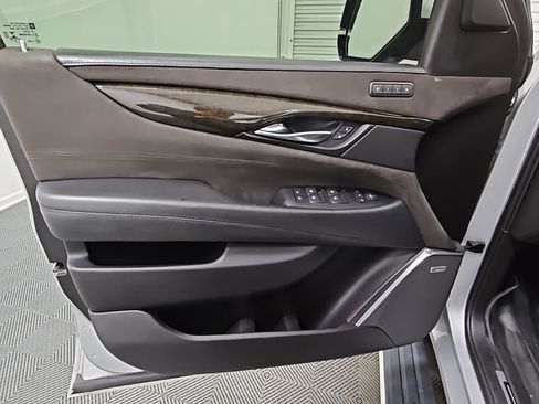 Used 2019 Cadillac Escalade ESV Platinum image 29
