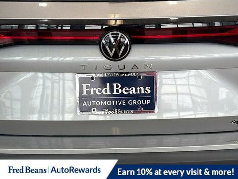 New 2025 Volkswagen Tiguan SE image 17