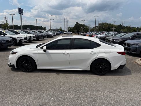 Used 2025 Toyota Camry SE w/ Convenience Package FWD image 8