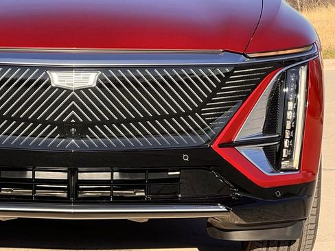 New 2026 Cadillac Lyriq Signature Luxury image 8