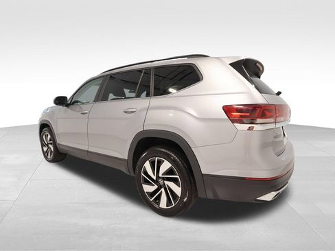 Used 2026 Volkswagen Atlas SE AWD/4WD image 2