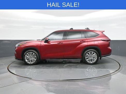 Certified 2025 Toyota Highlander LE image 4