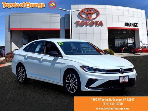 Used 2025 Volkswagen Jetta Sport FWD image 1