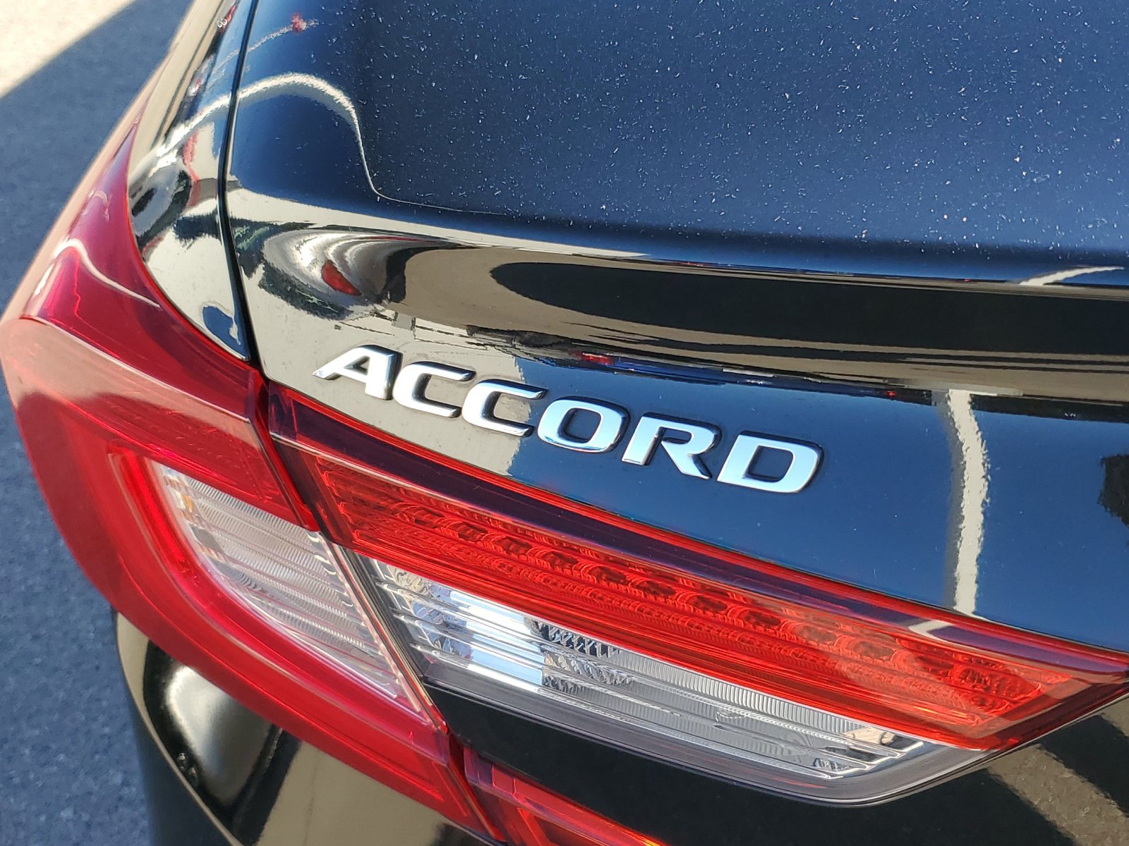 Used 2018 Honda Accord Touring image 7