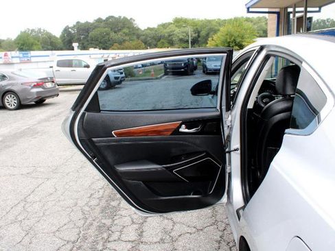 Used 2017 Kia Cadenza Technology image 21