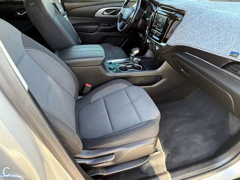 Certified 2021 Chevrolet Traverse LT image 9
