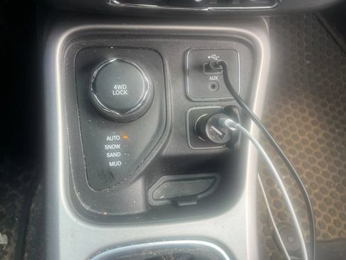 Used 2018 Jeep Compass Latitude w/ Cold Weather Group AWD/4WD image 25